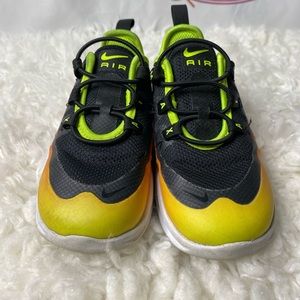 Boys Nike sneakers with bungee laces 8C